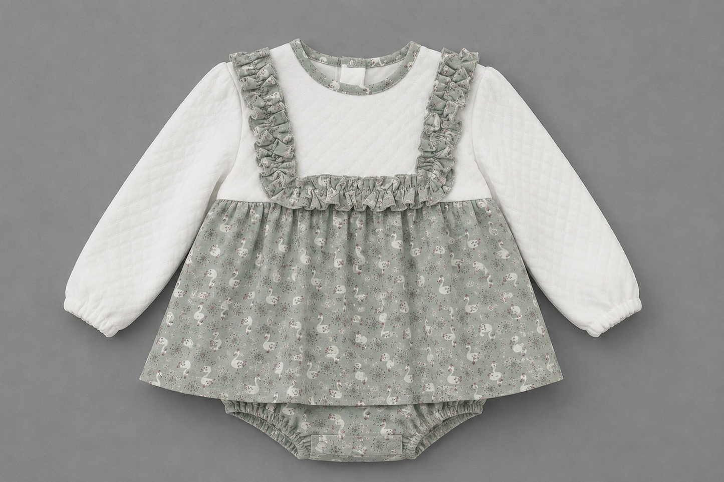 Pelele Vestido Bebé Verde Salvia con Volantes y Estampado de Cisnes