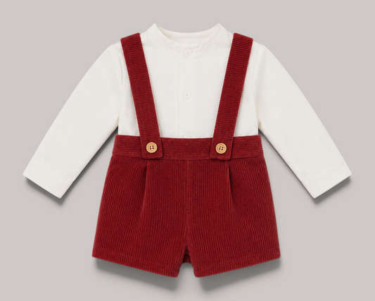 Conjunto NAVIA para bebé con peto de pana burdeos y camisa de algodón crudo, ideal para celebraciones de invierno.