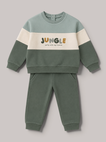 Conjunto de dos piezas NAVIA para niño en verde y beige con sudadera de bloques de color y pantalón a juego