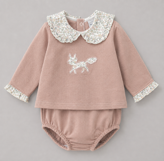 Conjunto Bebé Rosa con Cuello Floral y Zorrito