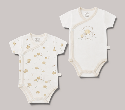 Pack de 2 bodies NAVIA YATSI BABY de manga corta en color crema con estampado de ovejitas para bebés de 0 a 6 meses.