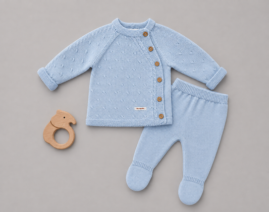 Conjunto de Punto Azul con Botones para Bebé