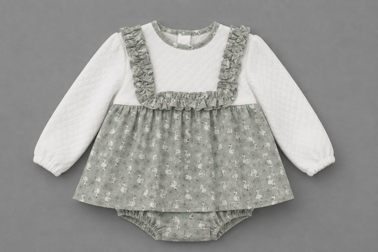 Pelele Vestido Bebé Verde Salvia con Volantes y Estampado de Cisnes