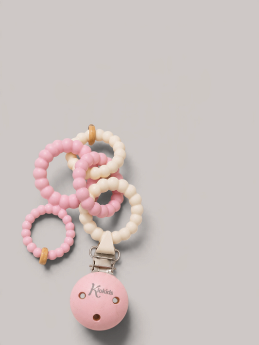 Broche de chupete NAVIA Kiokids en silicona rosa y crema con clip resistente y diseño de cuentas texturizadas