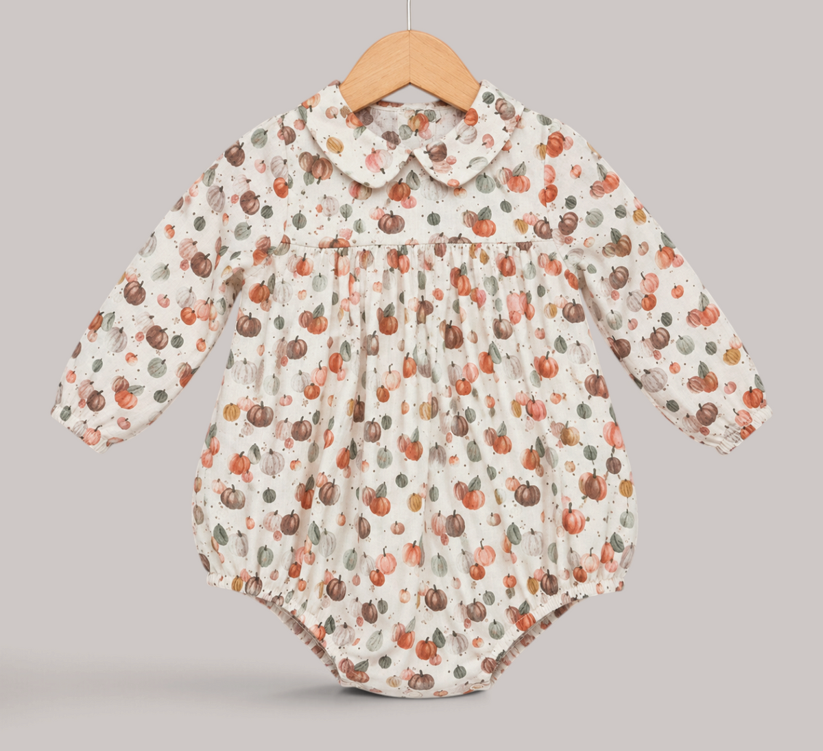 Ranita de bebé niña NAVIA de algodón con estampado de calabazas otoñales y cuello redondo, ideal para otoño.