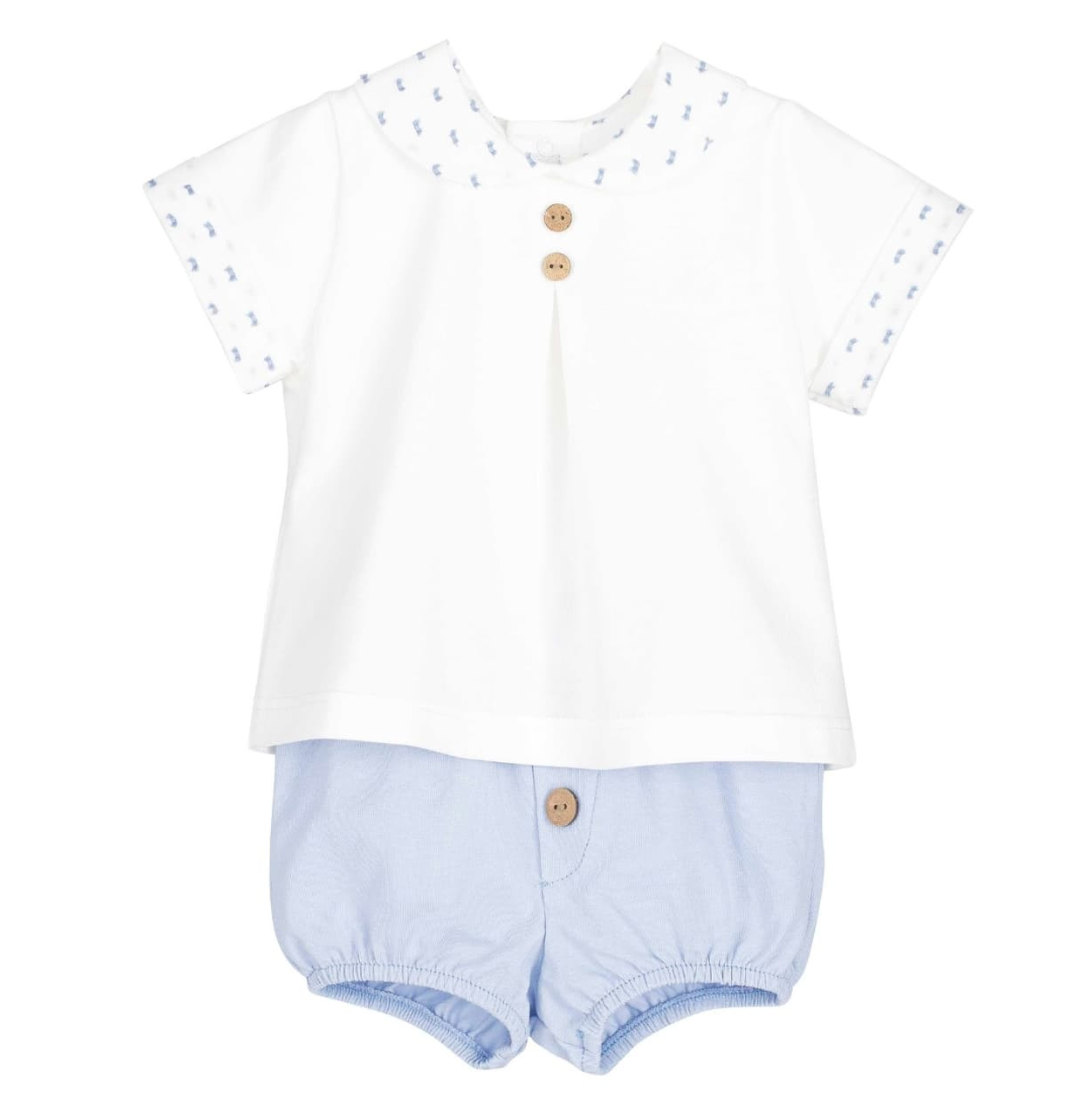 Conjunto bebé con camiseta blanca y cubrepañal azul cielo