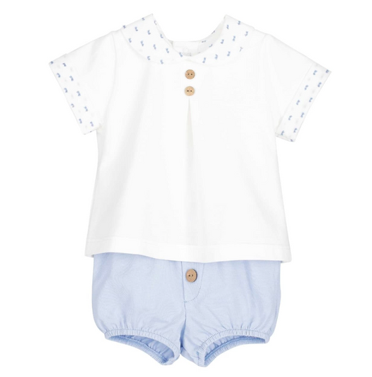 Conjunto bebé con camiseta blanca y cubrepañal azul cielo