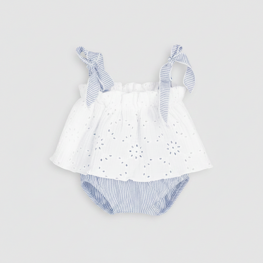 Conjunto bebé con top bordado blanco y cubrepañal de rayas azules