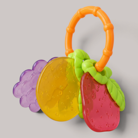 Mordedor frutas para bebé Kiokids sobre fondo gris perla