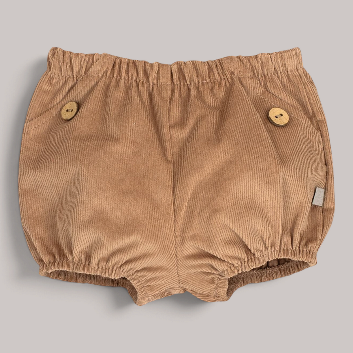 Pololo Pampero de pana color arena de NAVIA con botones de madera y cintura elástica para bebé