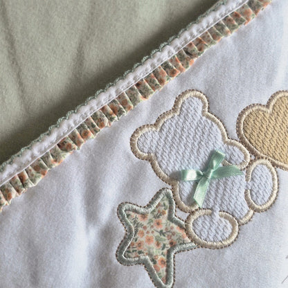 Manta Acolchada con Bordado de Oso y Estrella