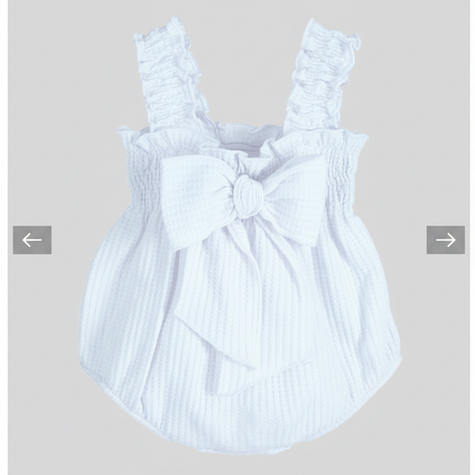 Peto Blanco con Lazo para Bebé Niña